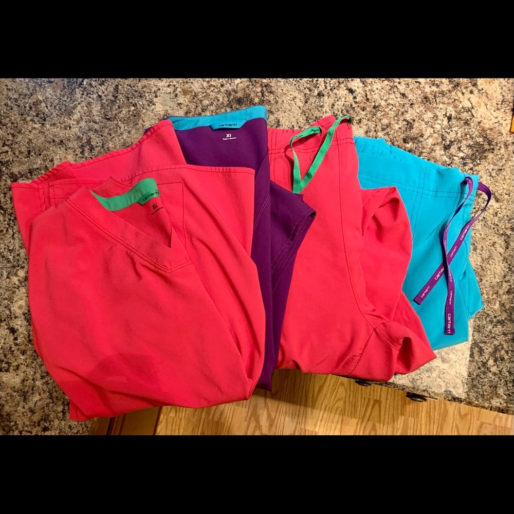 2 pair of women’s carhartt scrubs